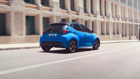 TOYOTA YARIS 1.5 HYBRID 116hp ACTIVE PLUS