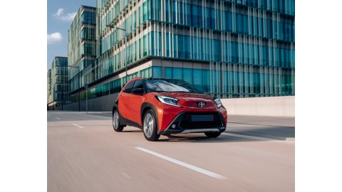 TOYOTA AYGO X X-PLAY 1.0L 72hp 5MT