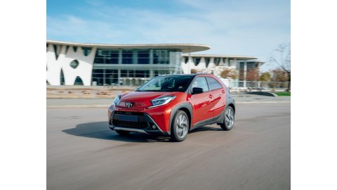 TOYOTA AYGO CROSS X X-PULSE 1.0L 72hp 5MT