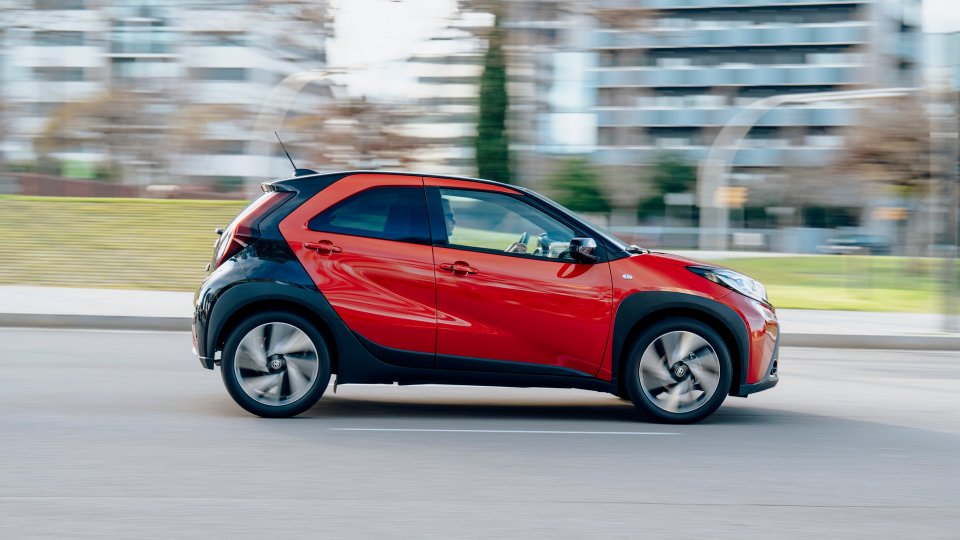 TOYOTA AYGO X X-PLAY 1.0L 72hp 5MT