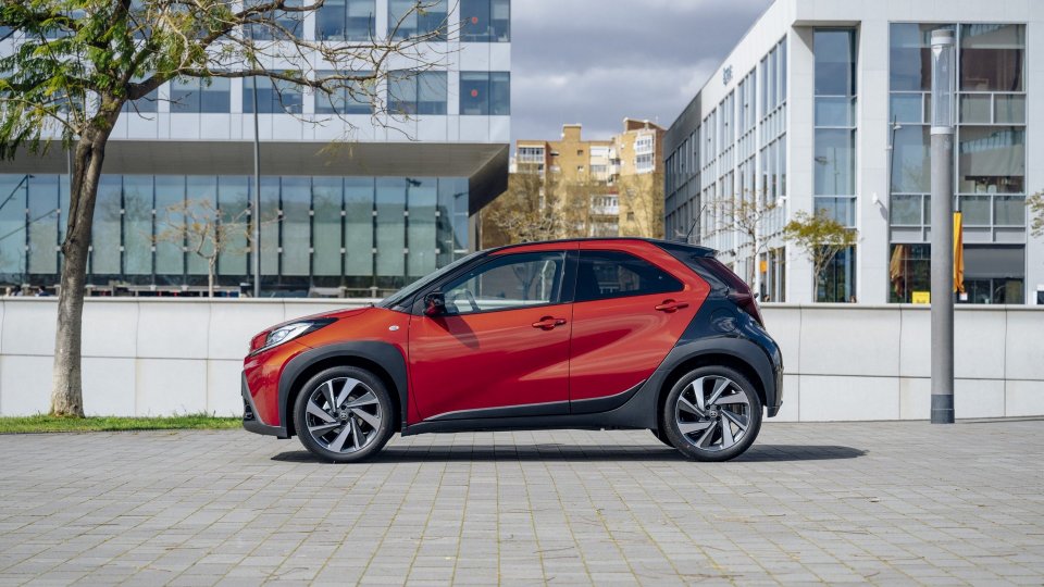 TOYOTA AYGO CROSS X X-PULSE 1.0L 72hp 5MT