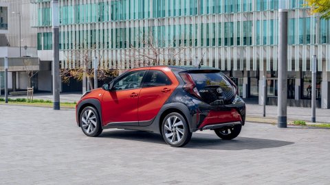 TOYOTA AYGO CROSS X X-STYLE 1.0L 72hp CVT