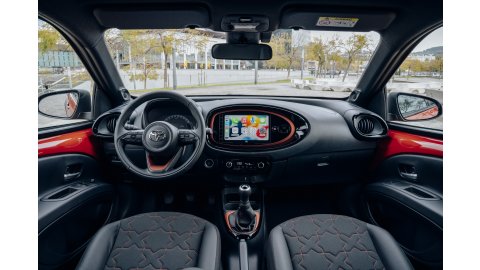 TOYOTA AYGO X X-PLAY 1.0L 72hp 5MT