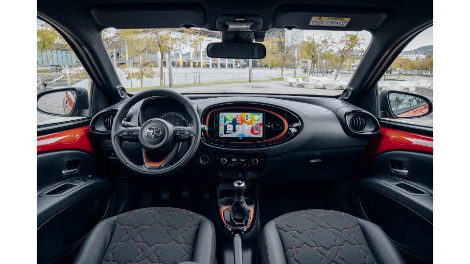 TOYOTA AYGO CROSS X X-STYLE 1.0L 72hp CVT