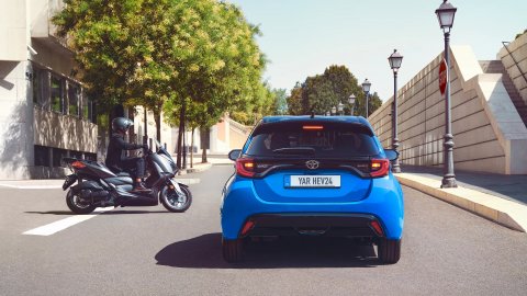 TOYOTA YARIS HDF LIVE 1.5L 116hp e-CVT