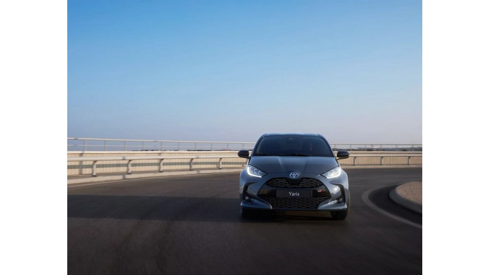 TOYOTA YARIS 1.5 HYBRID 116hp ACTIVE PLUS