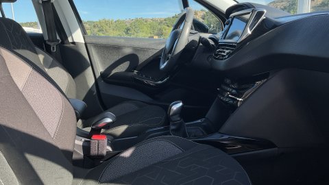PEUGEOT 2008 1.2 2019